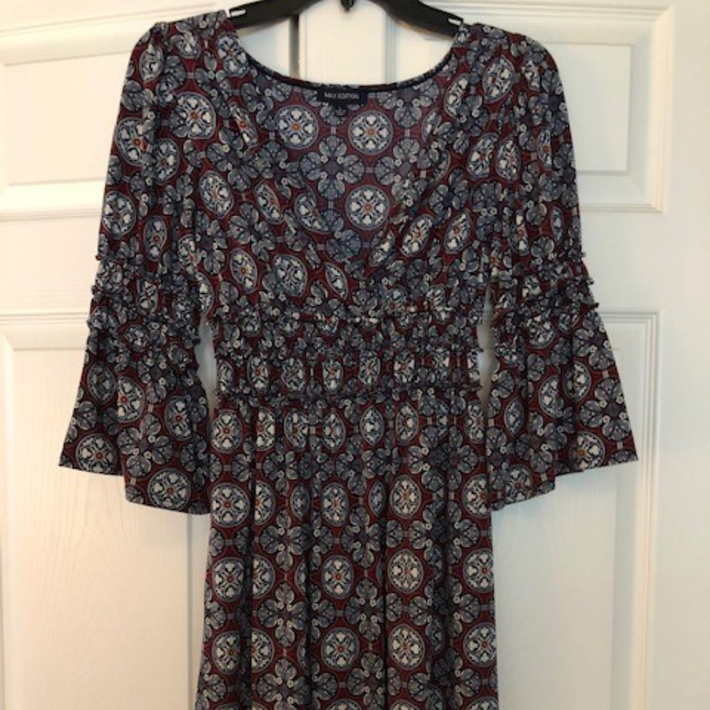 Max Edition V Neck with bell sleeve dress